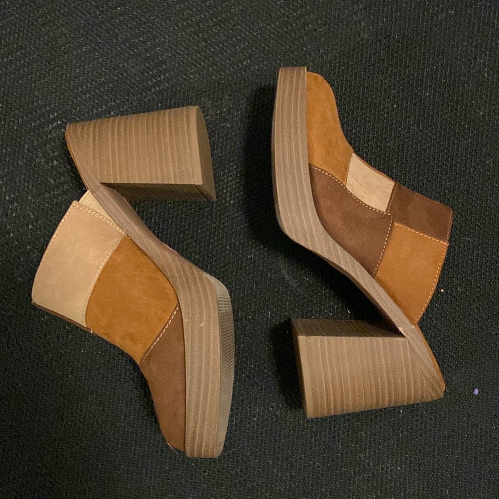Universal Thread Brown and Tan Mules